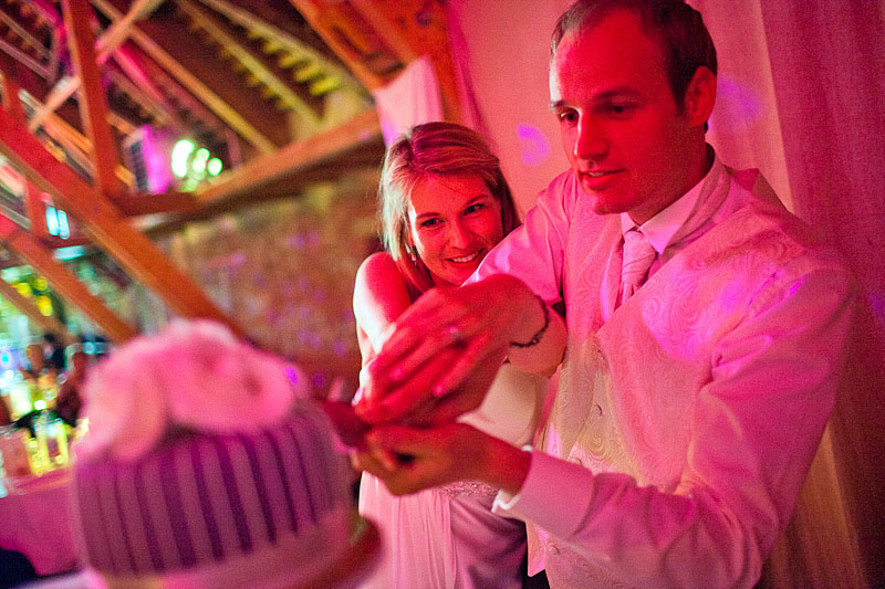 Tortenanschnitt-auf-einer-Hochzeit-in-Frankfurt
