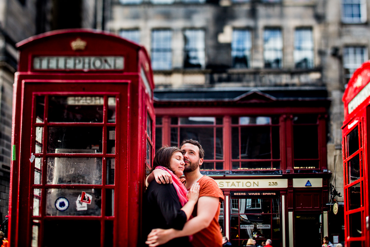 Engagement und Paarshooting in Edinburgh Telefonzelle
