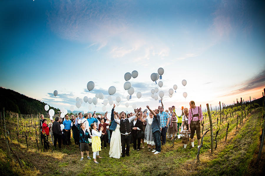 Luftballons auf Hochzeit steigen lassen