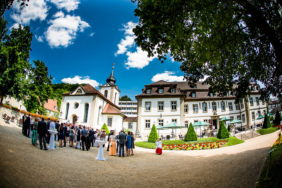 Strahlend blauer Himmel im Schlosshotel