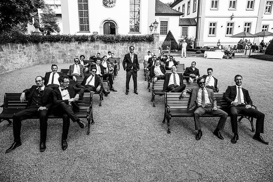 Bräutigam mit Freunden im Schlosshotel Bad Neustadt