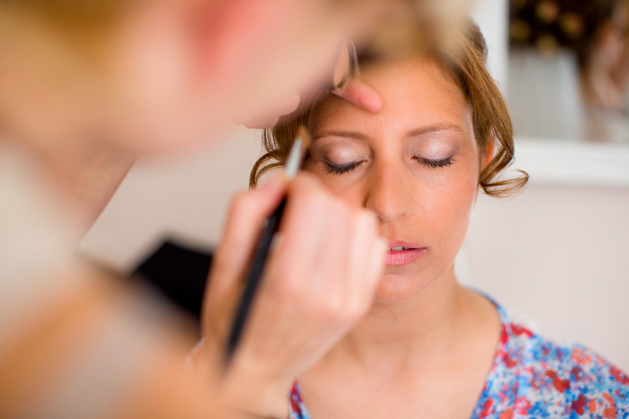 Braut bekommt tolles Makeup in Seligenstadt für Hochzeit