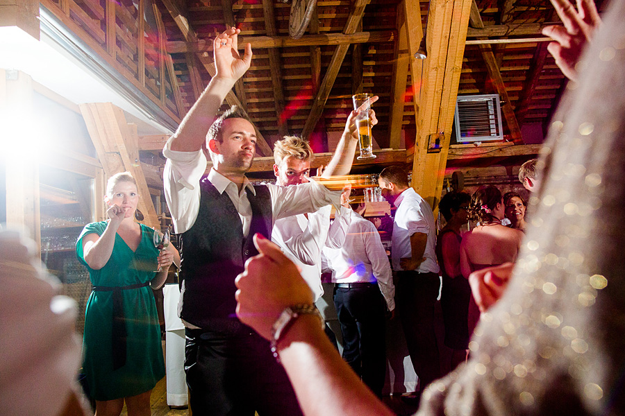 ausgelassene Stimmung auf Hochzeit in der Nähe von Frankfurt