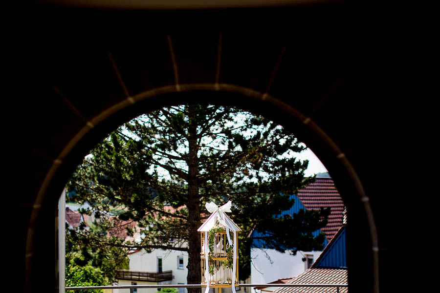 Weisse Tauben zur Hochzeit fliegen lassen