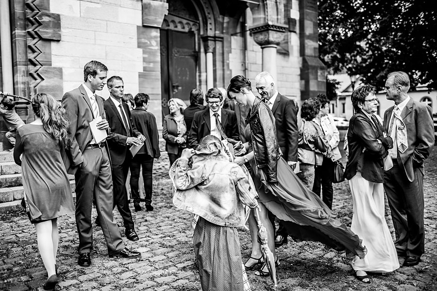 Wind auf Hochzeit vor einer Trauung