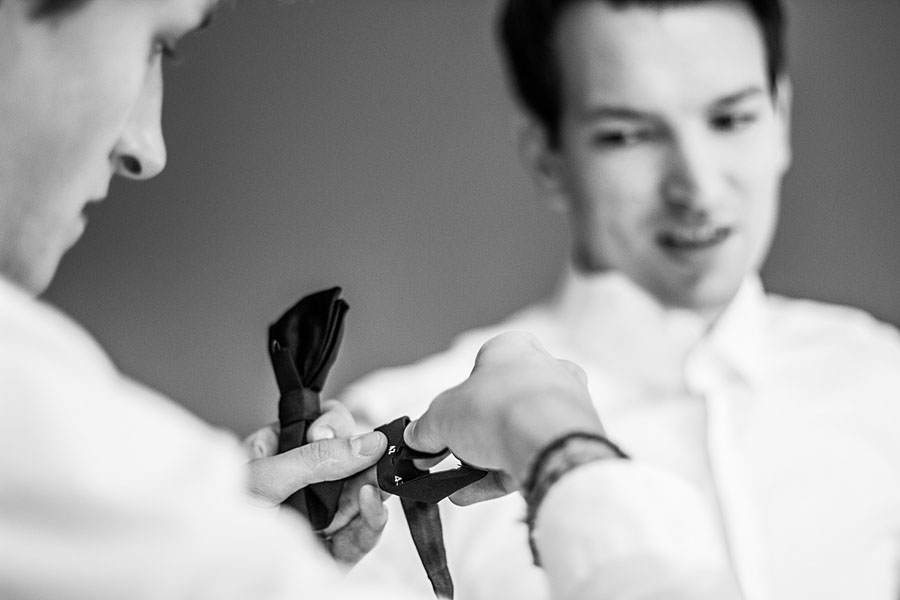 Heiraten in einer Fliege mit Smokeing