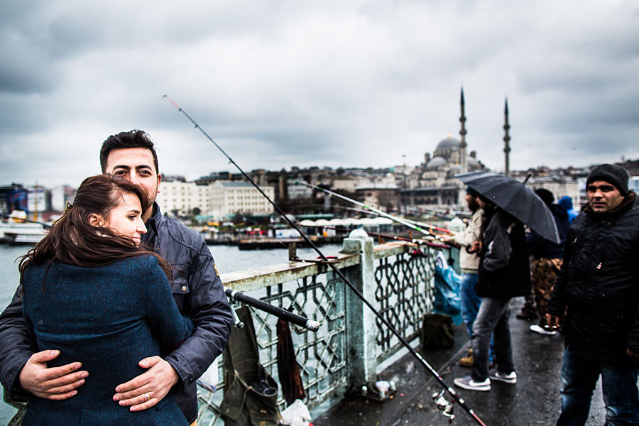 Hochzeitspaar lässt sich vorab in Istanbul fotografieren