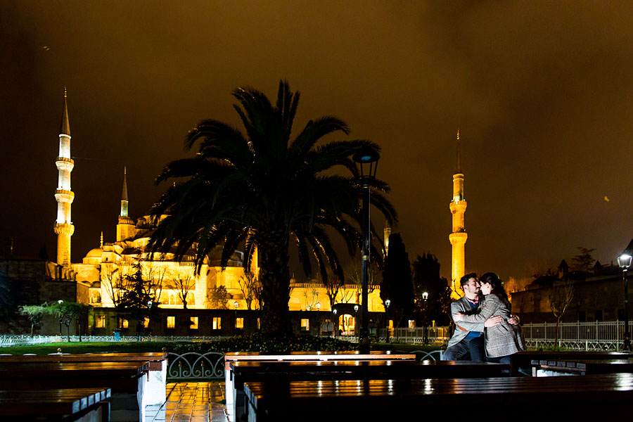 Paarfotos Istanbul bei Nacht.