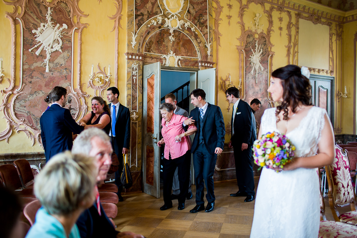Sippelshof Hochzeit Standesamt Fulda Braut und Gäste