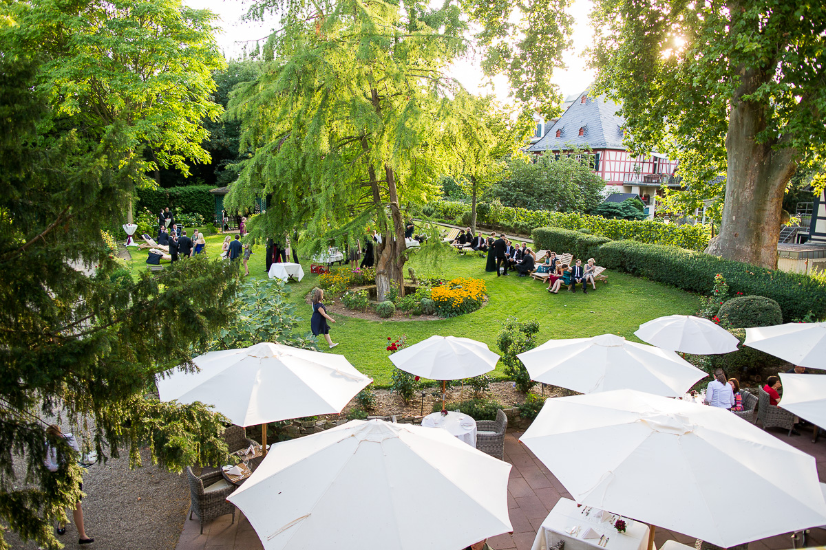 Kronenschloesschen Eltville Hochzeit Garten Sonne Sommer Hochzeit