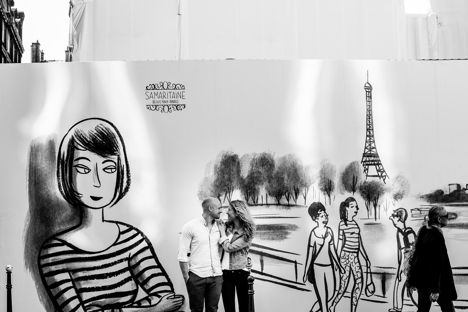 Kunst in Paris mit Paar verliebt in Paris - Paarfoto