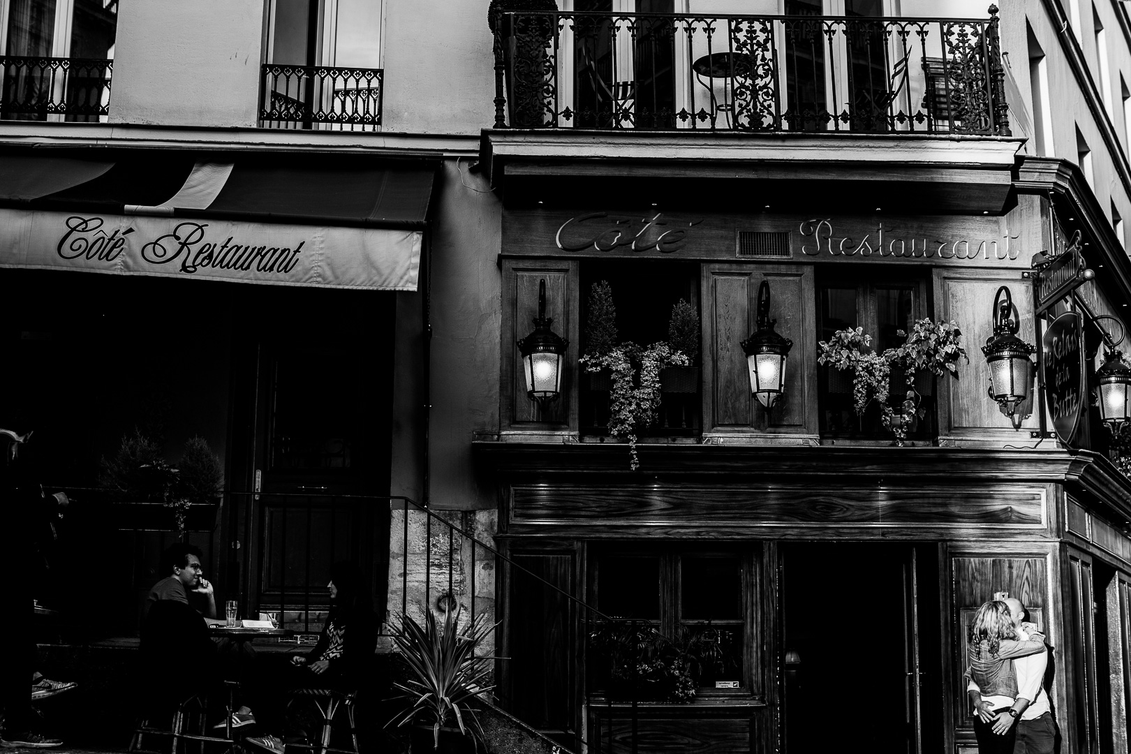 Cafe und Restaurant in Paris - Stadt der Liebe - Paarshooting