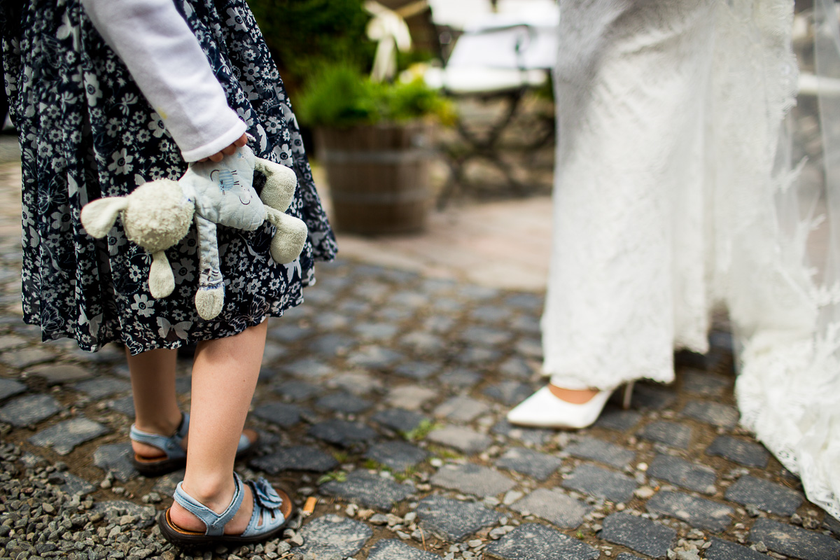 Hasenkuscheltier auf Hochzeit