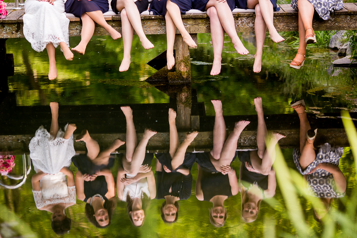 Wasserspiegelung Brautjungfern