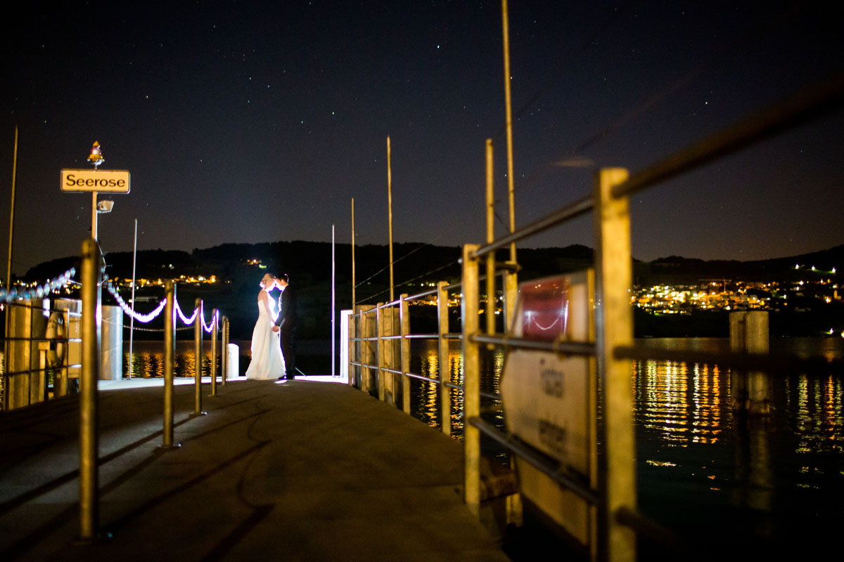 Brautpaar am Hallwilersee bei Nacht Braut und Bräutigam