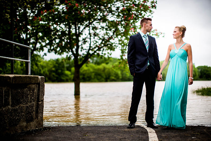 Gäste auf einer Hochzeit werden fotografiert