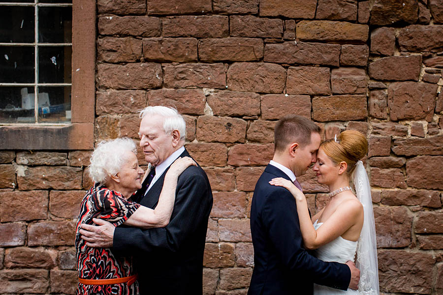 Bild Braut Bräutigam mit Oma und Opa