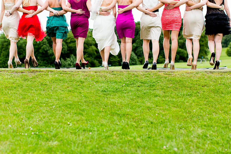 Frauenbeine auf Hochzeit