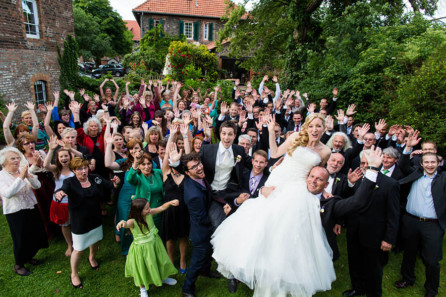 spontanes Gruppenfoto auf Hochzeit lustig und interessant