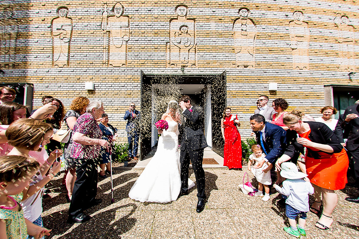 Reis auf Hochzeit werfen am Ausgang spanische Hochzeit Frankfurt