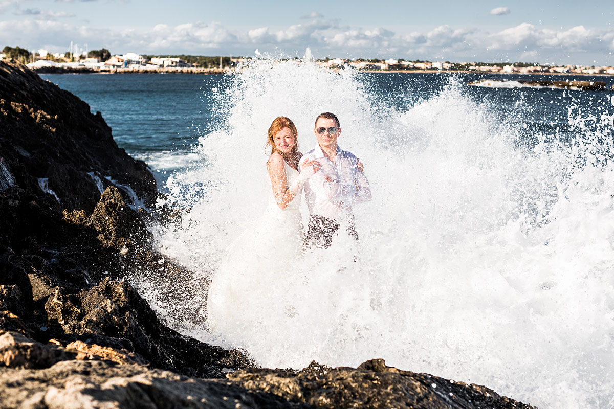 Brautpaar im Wasser auf Mallorca tolle Hochzeitsbilder