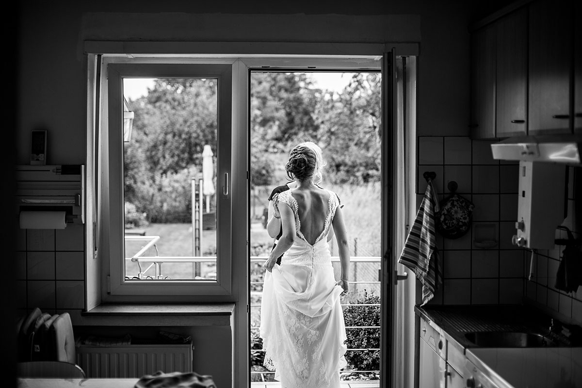 Kleid Rückenfrei getting ready Hochzeit