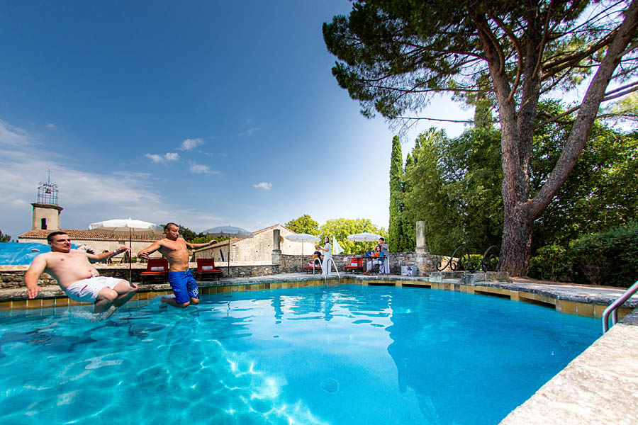 wedding on pool abbaye de la celle