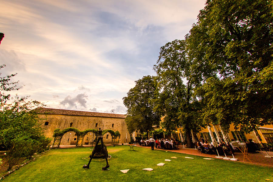 garden of maison ducasse wedding party