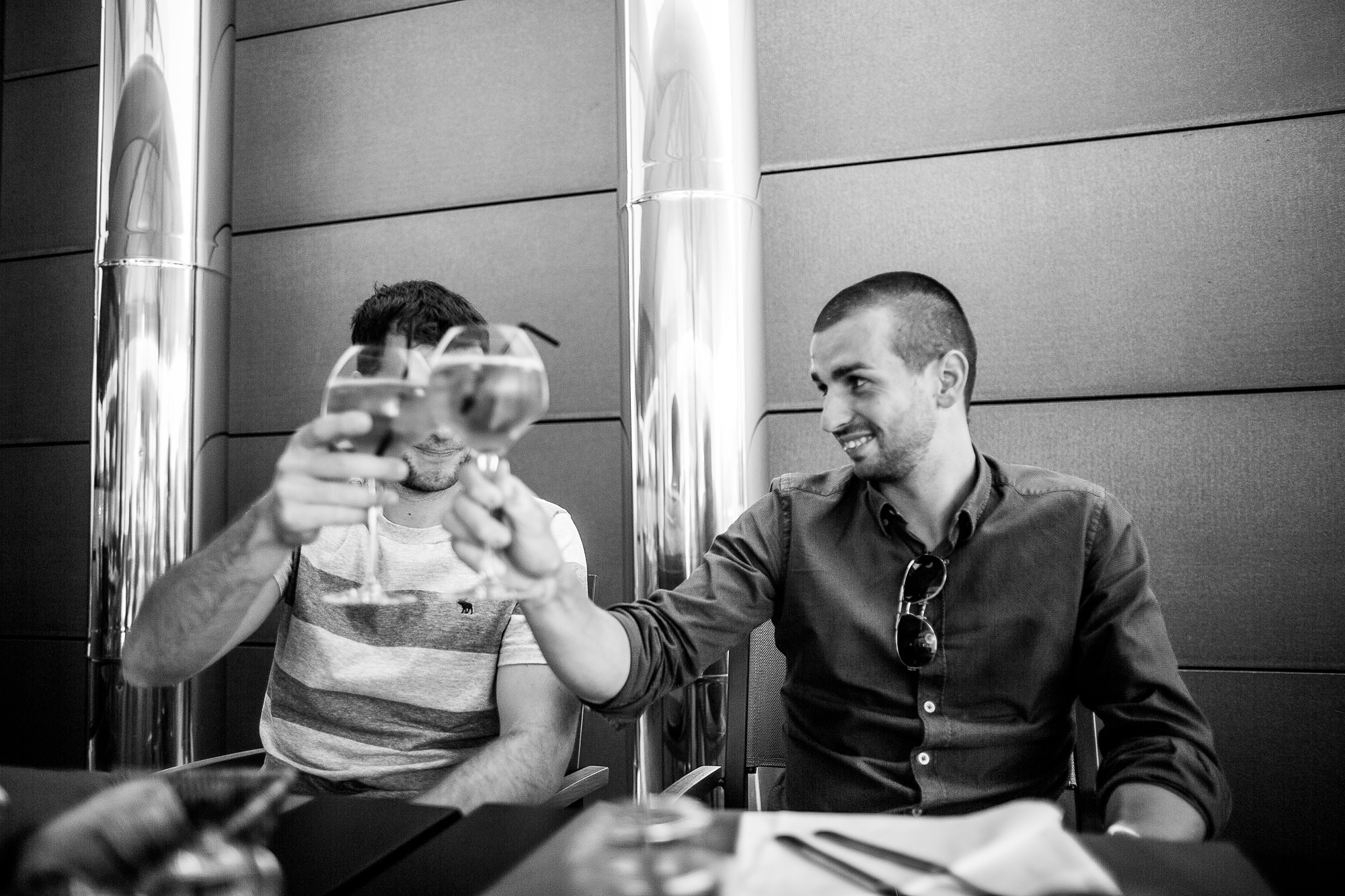 Hochzeit in Luxemburg, Cheers Luxemburg, cheers, Groom, anstoßen, Champagner, Bräutigam