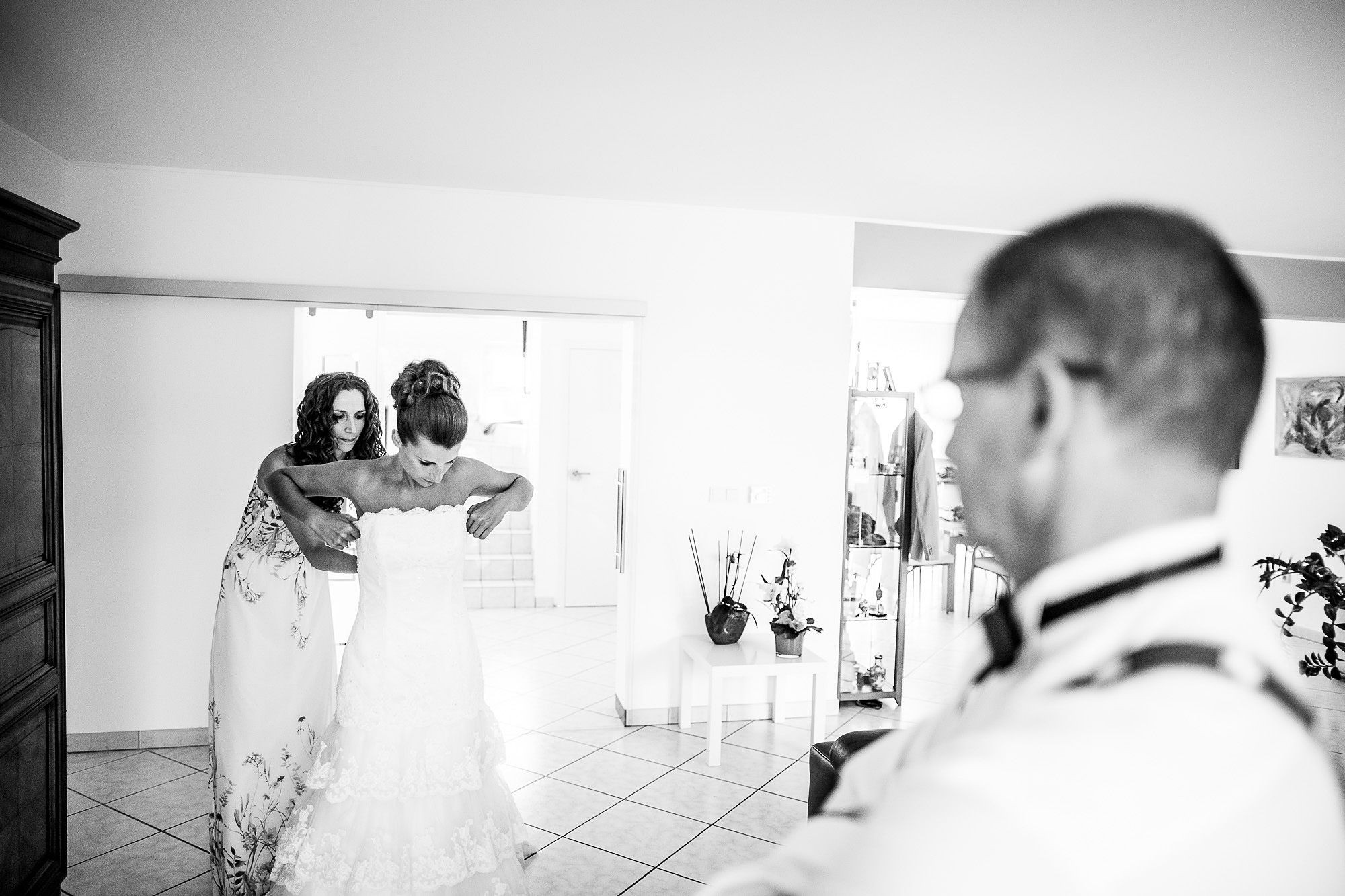 Hochzeitskleid anziehen Luxemburg, Hochzeitskleid, Wedding dress, Bride to be, white, black and white