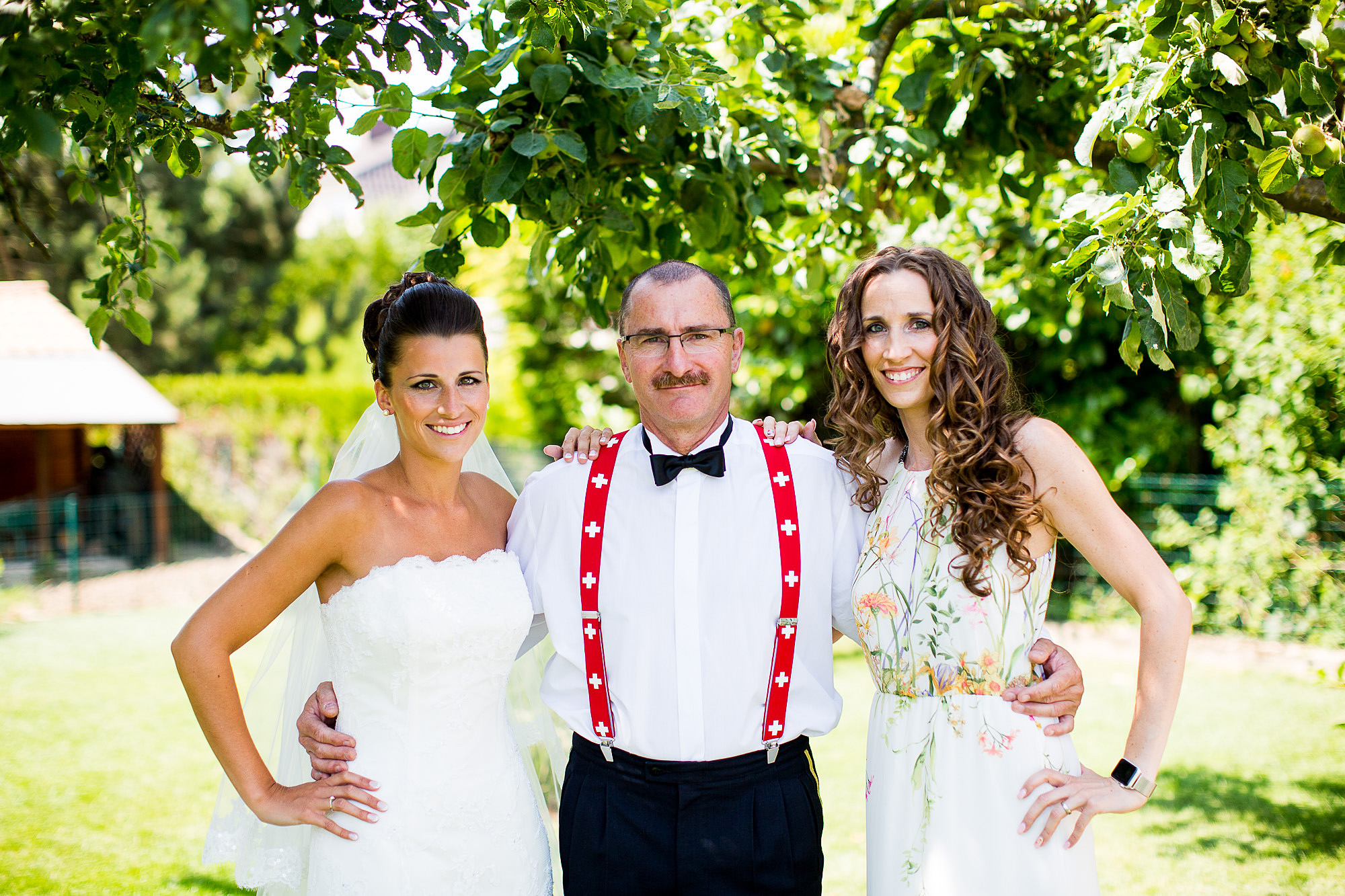 Luxemburg, Braut, Vater der Braut, Bridesmaid, best friend, Hochzeitskleid, Hair & makeup, Freude, excitement, Portrait