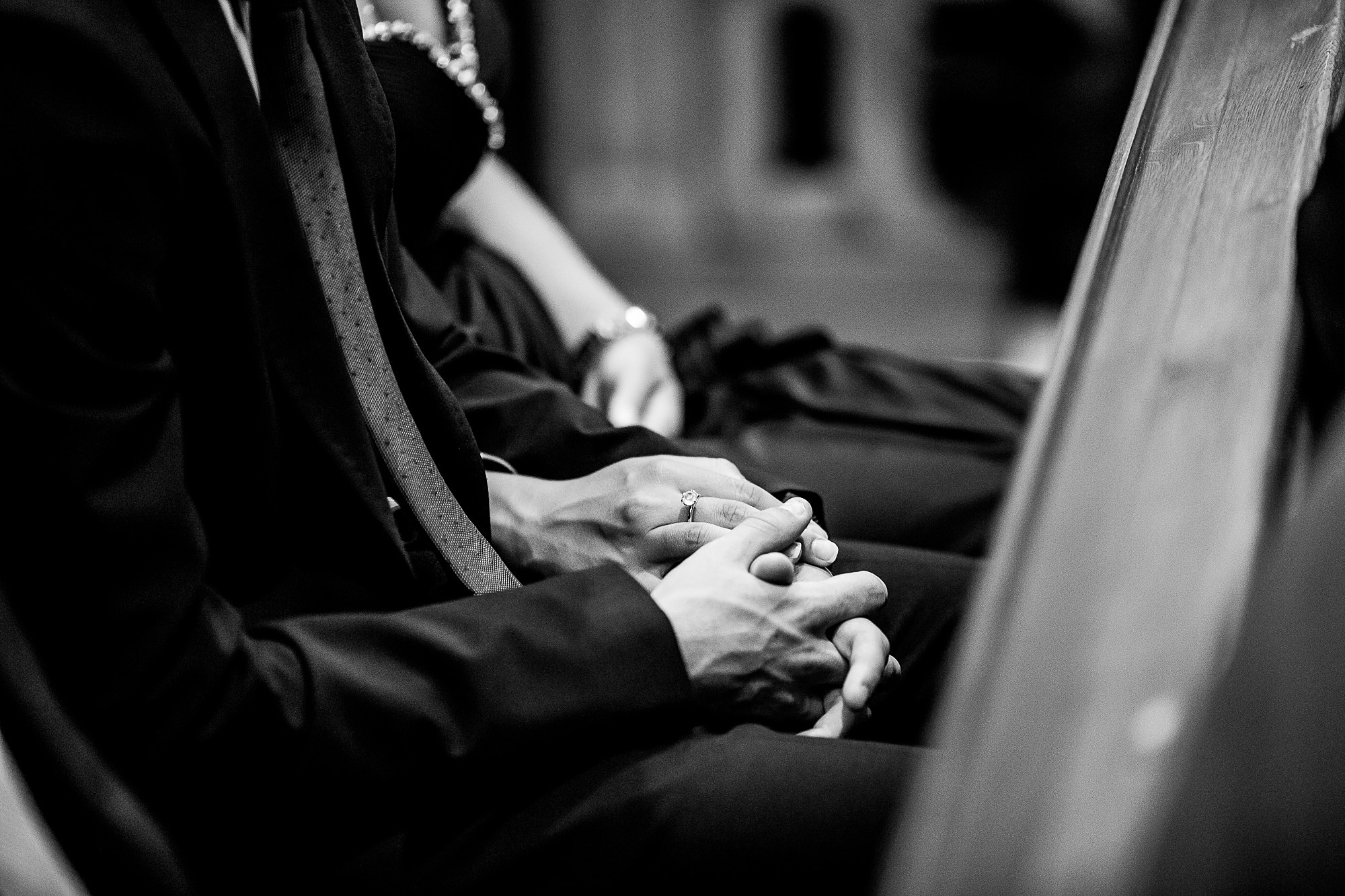 Hochzeit in Luxemburg, Gäste in der Kirche Luxemburg, Hochzeit, Hände, verheiratet, Hochzeitsgäste,