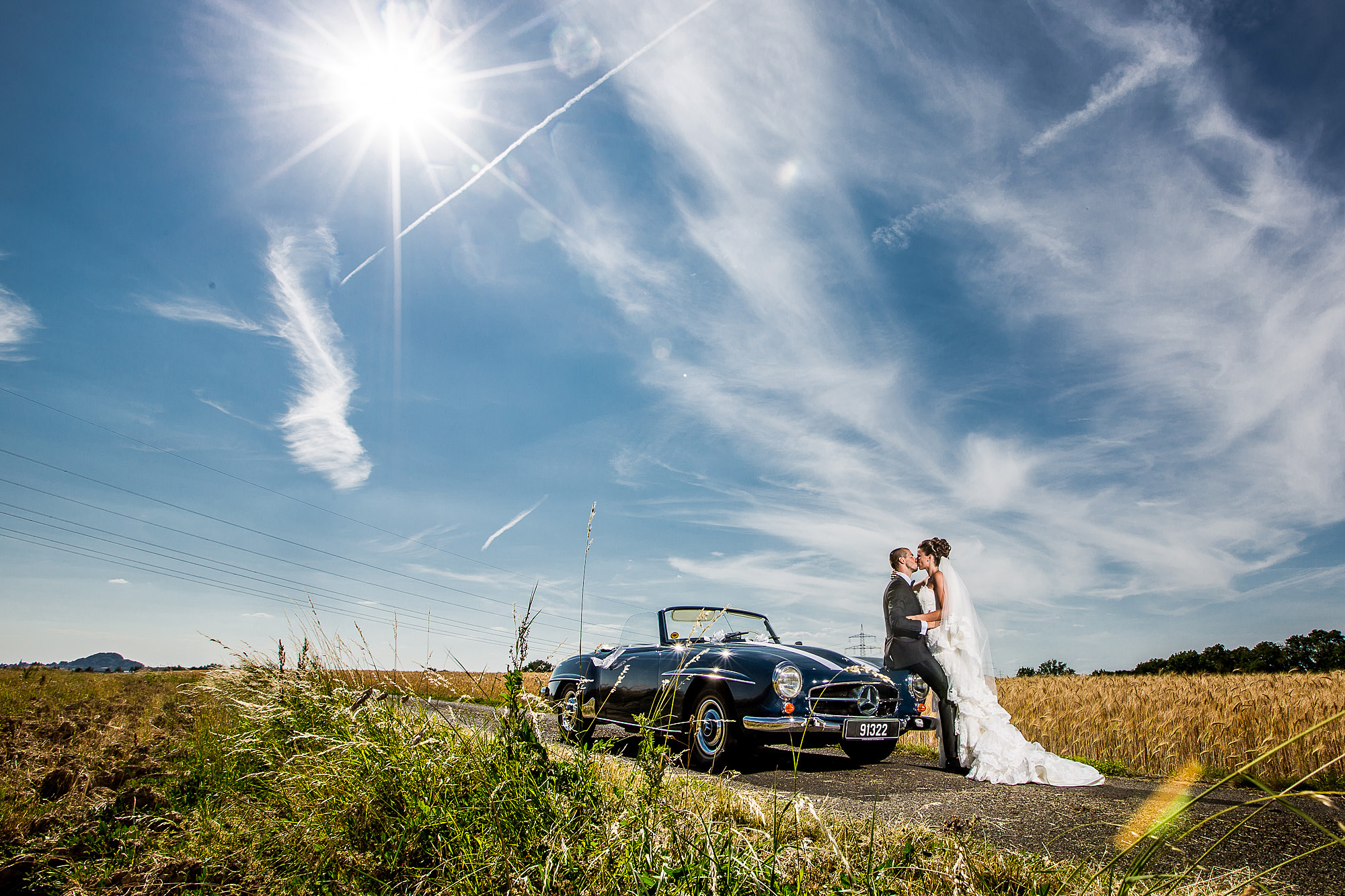 Kissing weddingcouple Luxemburg, Hochzeitsauto, Mercedes, Portrait, Traumhochzeit, Traumwetter, Kornfeld, Kiss, Bride, Weddingdress, Dreamdress, justwhite, groom, suit, excitement, love, kisses, Hochzeitsfoto