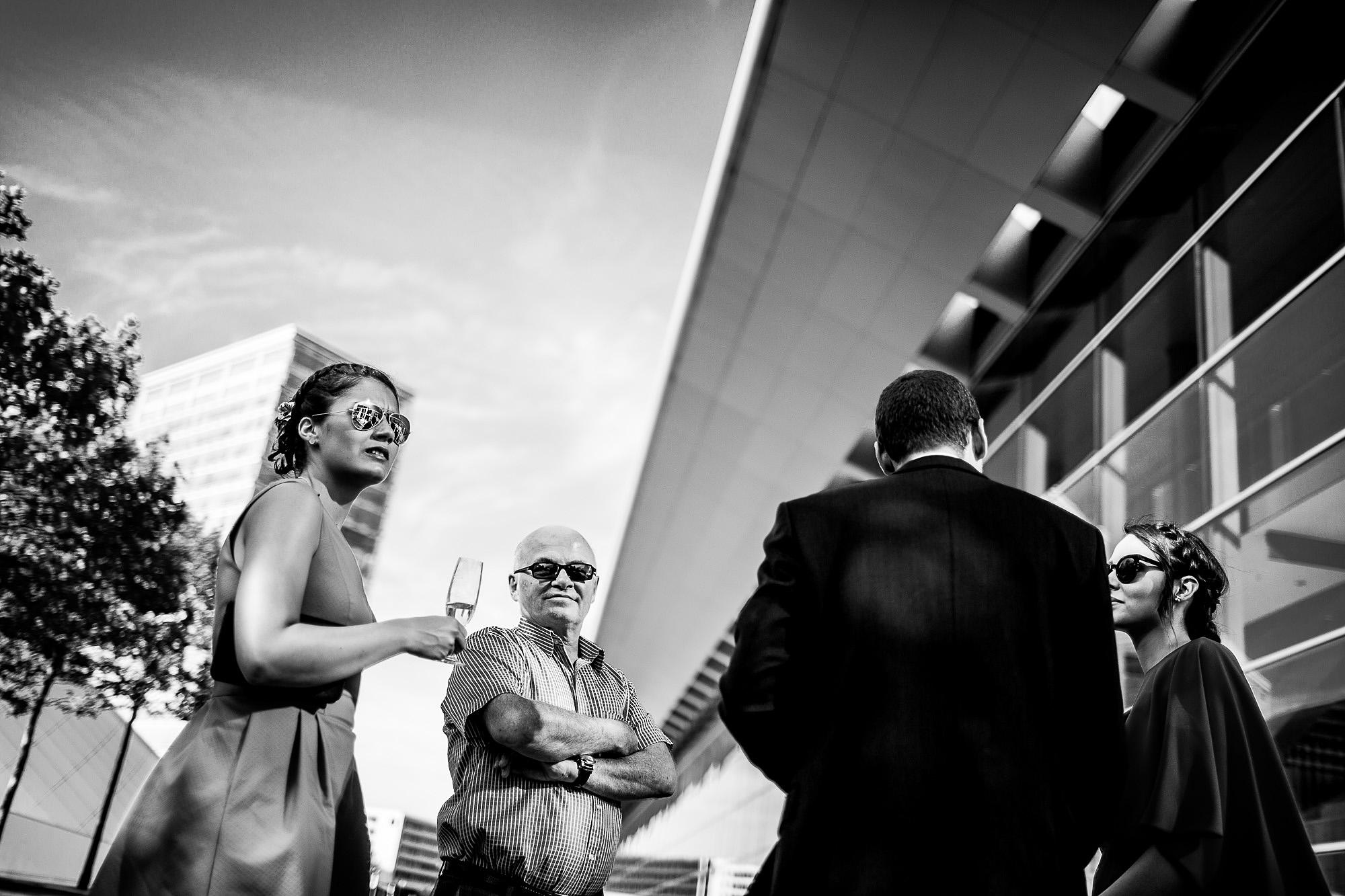 Hochzeitsgäste Philharmonie Luxemburg Luxemburg, Philharmonie, schwarzweiß, Sonnenbrille, Empfang, schönes Wetter, Dreamwedding, Weddingguests,
