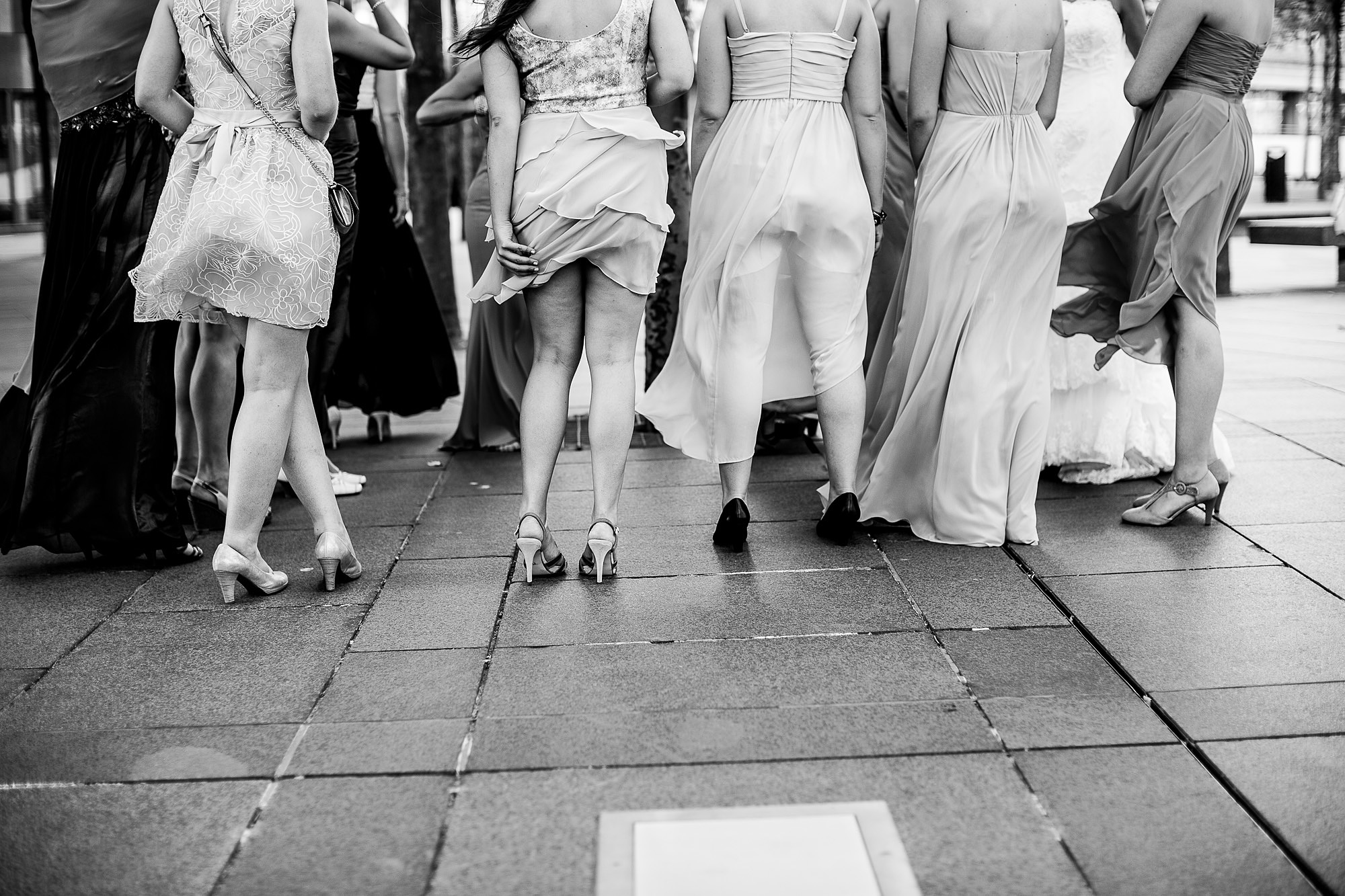 just like Marilyn - kind of windy Luxemburg, Hochzeitsgäste, windy, röcke, Hochzeitskleid, Festkleid, Weddingguests, Hochezeitstag, schwarzweiß, fun, party, empfang, feier