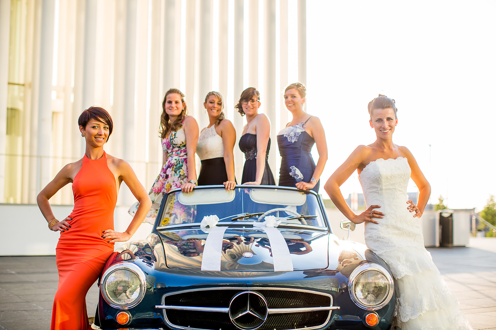 Braut und Freundinnen Fotos Luxemburg, Portraits, Braut, Bride, Weddingdress, Mädels, Hochzeitsauto, Sonnenuntergang, Traumhochzeit