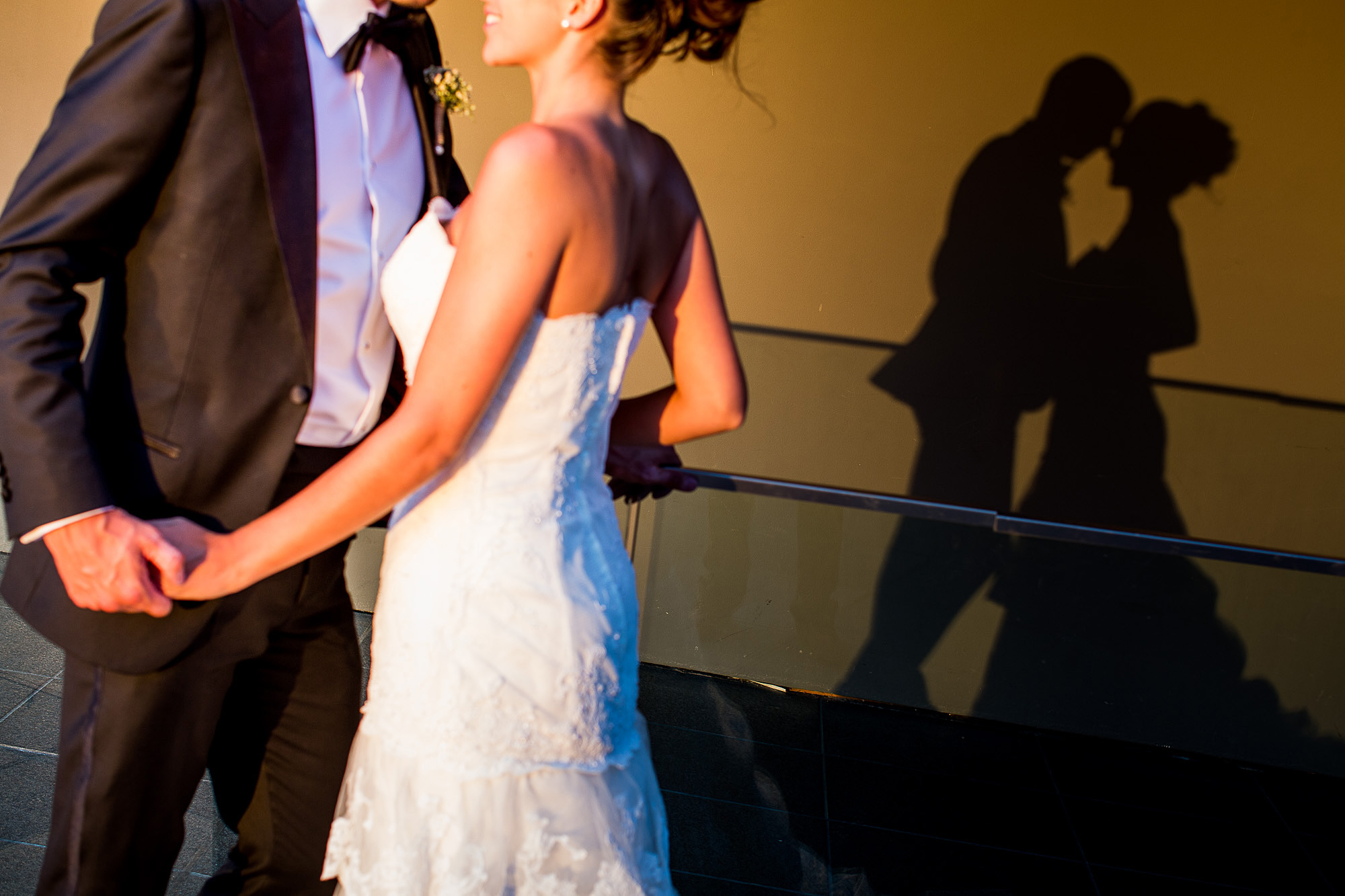 Schattenspiele Luxemburg, schatten, portraitshooting, bride and groom, hochzeit, dreamwedding, in love, romance, romantisch, nah, zärtlich