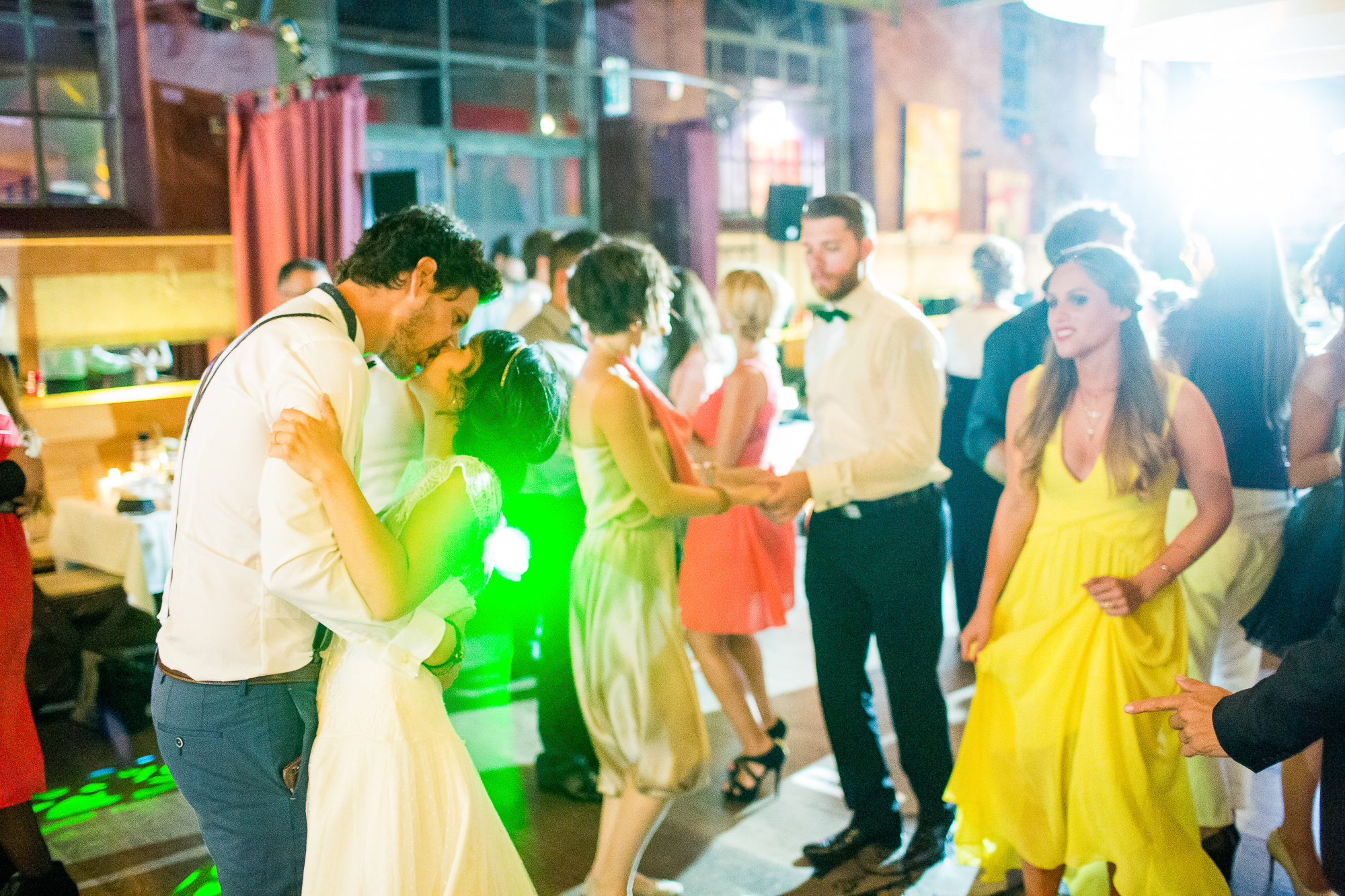 Luxemburg, Hochzeit, Hochzeitskuss, wedding, dance, hochzeitstanz, location, rockhall, umarmung, in love, traumhochzeit