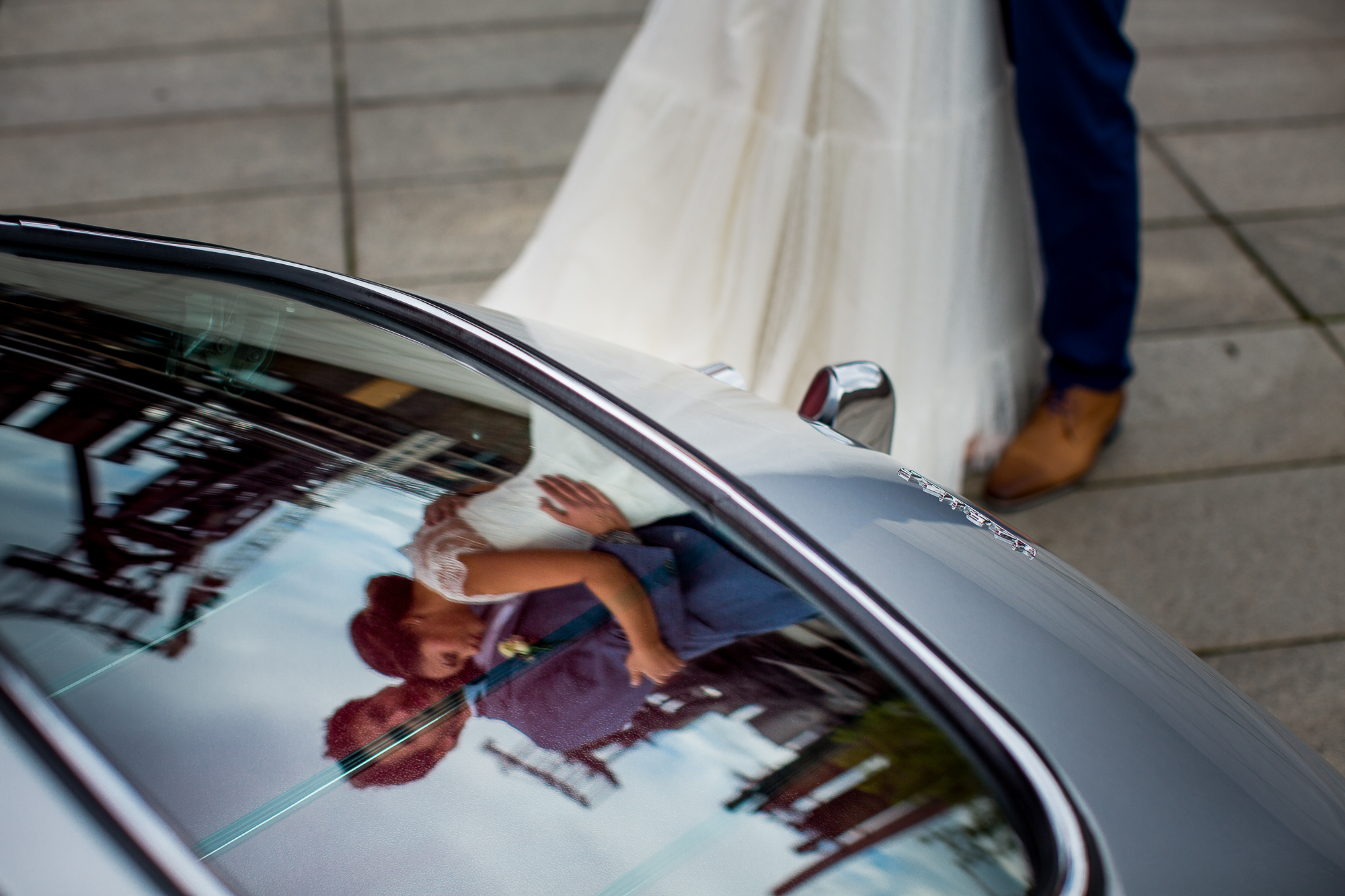 Luxemburg, Hochzeit, Hochzeitsauto, spiegel, hochzeitskleid, in love, verliebt, verheiratet, dreamwedding, Hochzeitspaar