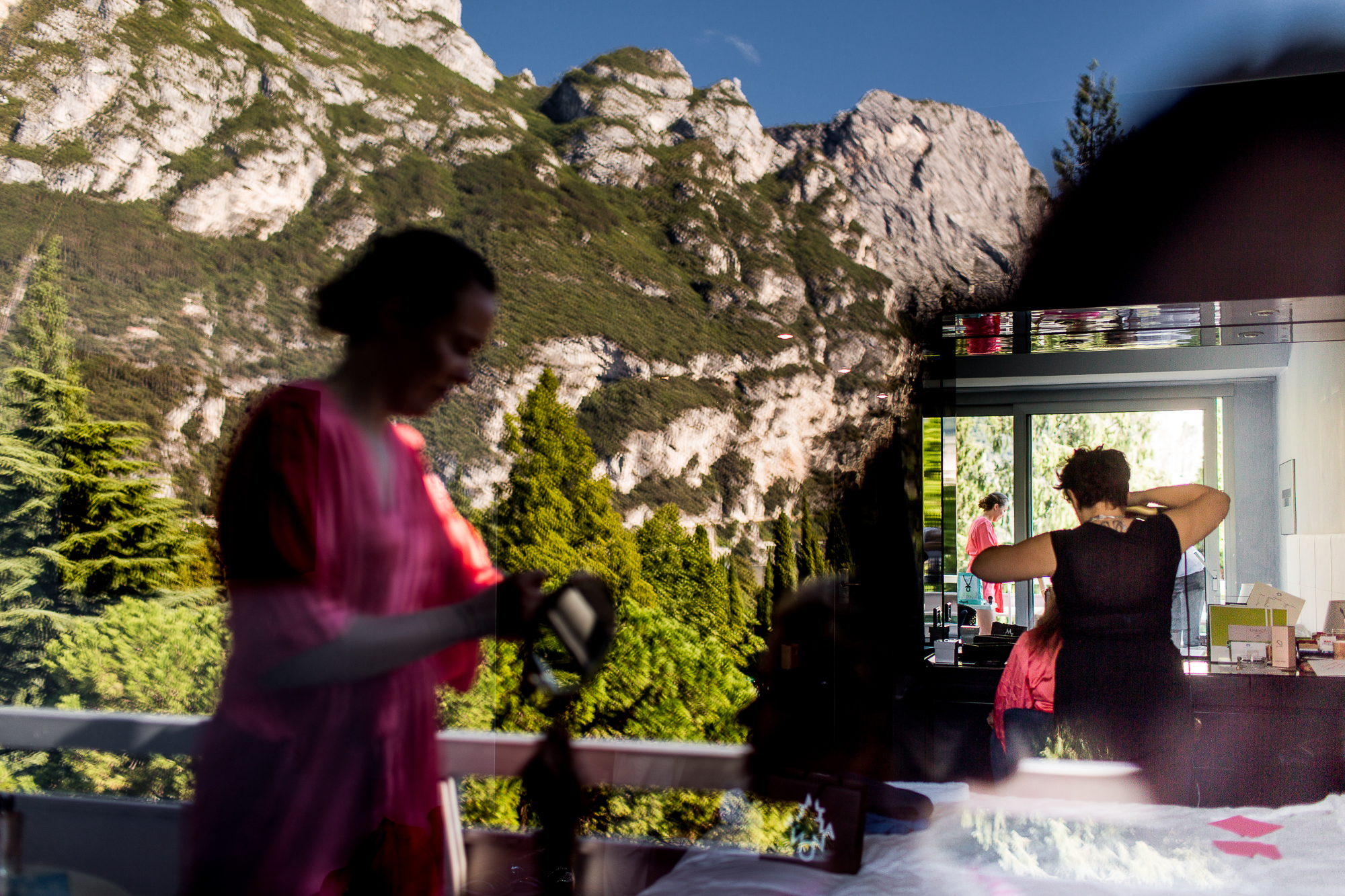 mountains, lago di garda, wedding, dream wedding, lakeview, hotel, luxushotel, lake garda, malcesine, getting ready, make up