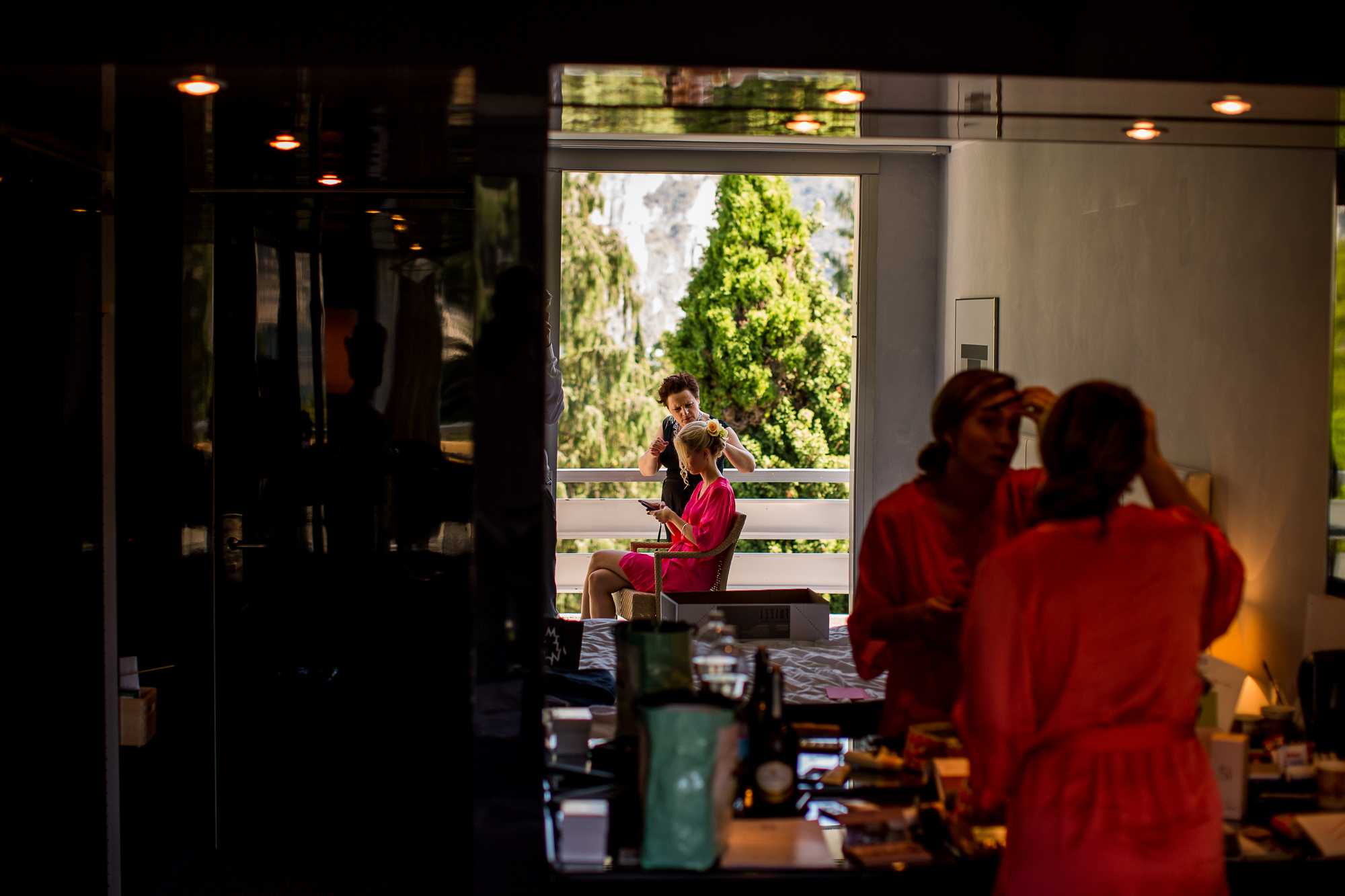 brautfrisur, seehochzeit, lago di Garda, gradasee, traumhochzeit, hotel, getting ready, mountains, berge, italien, italienische Hochzeit, 