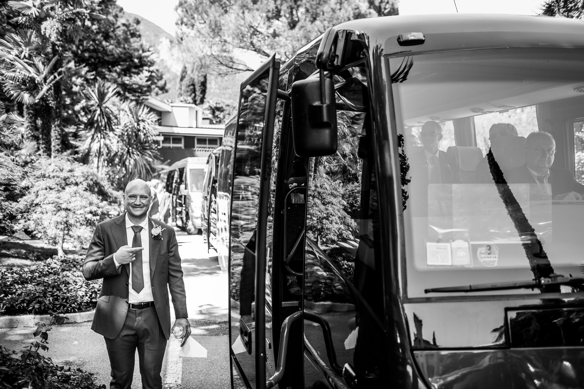 Bus, Abfahrt, Hochzeit, Hochzeitstag, blackandwhite, Groom, empfang, Garda, Limone, Abfahrt, Hochzeitsgesellschaft