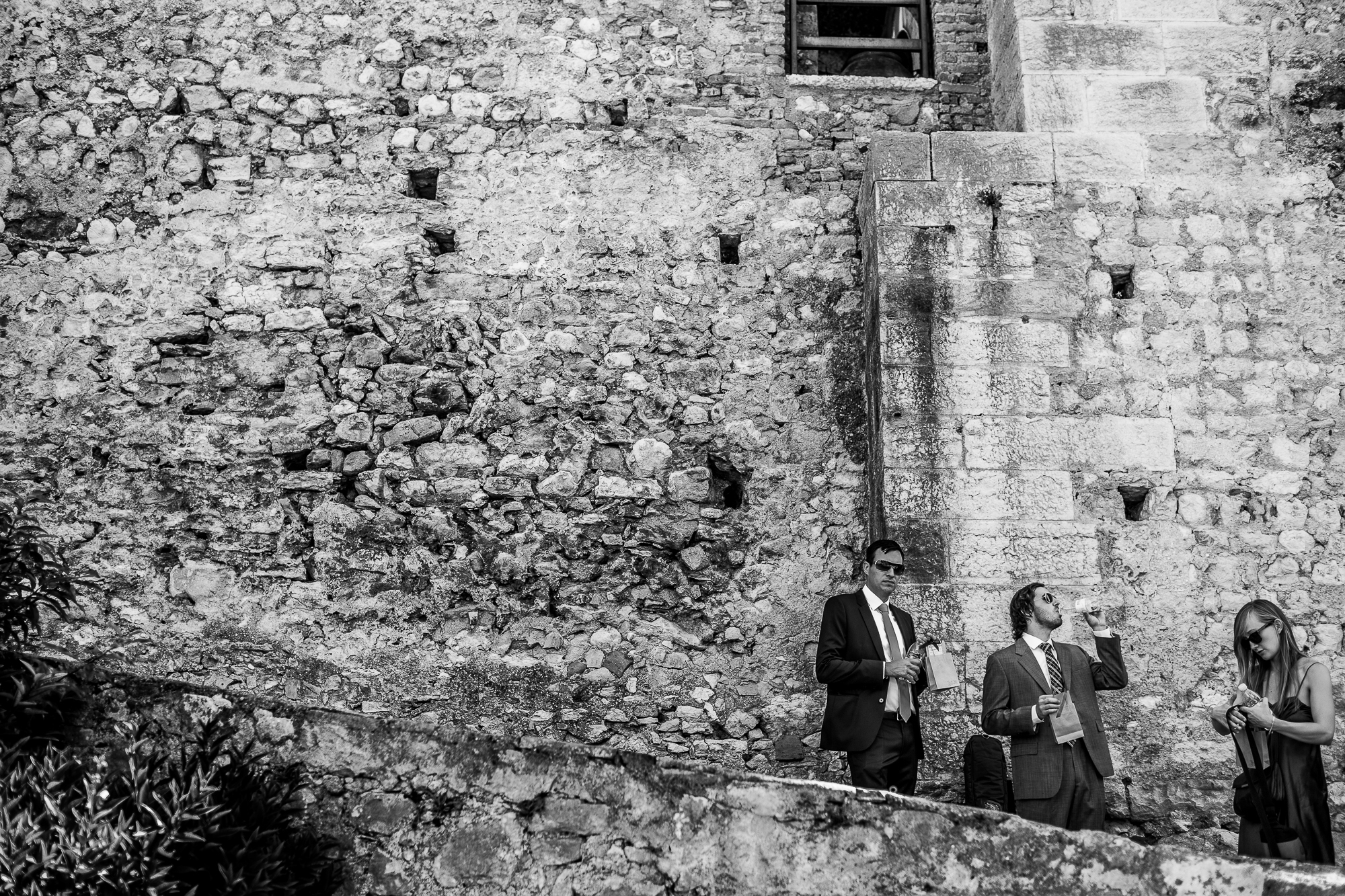 Hochzeitsgäste, Castello Scaligero Malcesine, Lago di Garda, Anzug, Männer, Sonnenbrille, Sunglasses, Italy