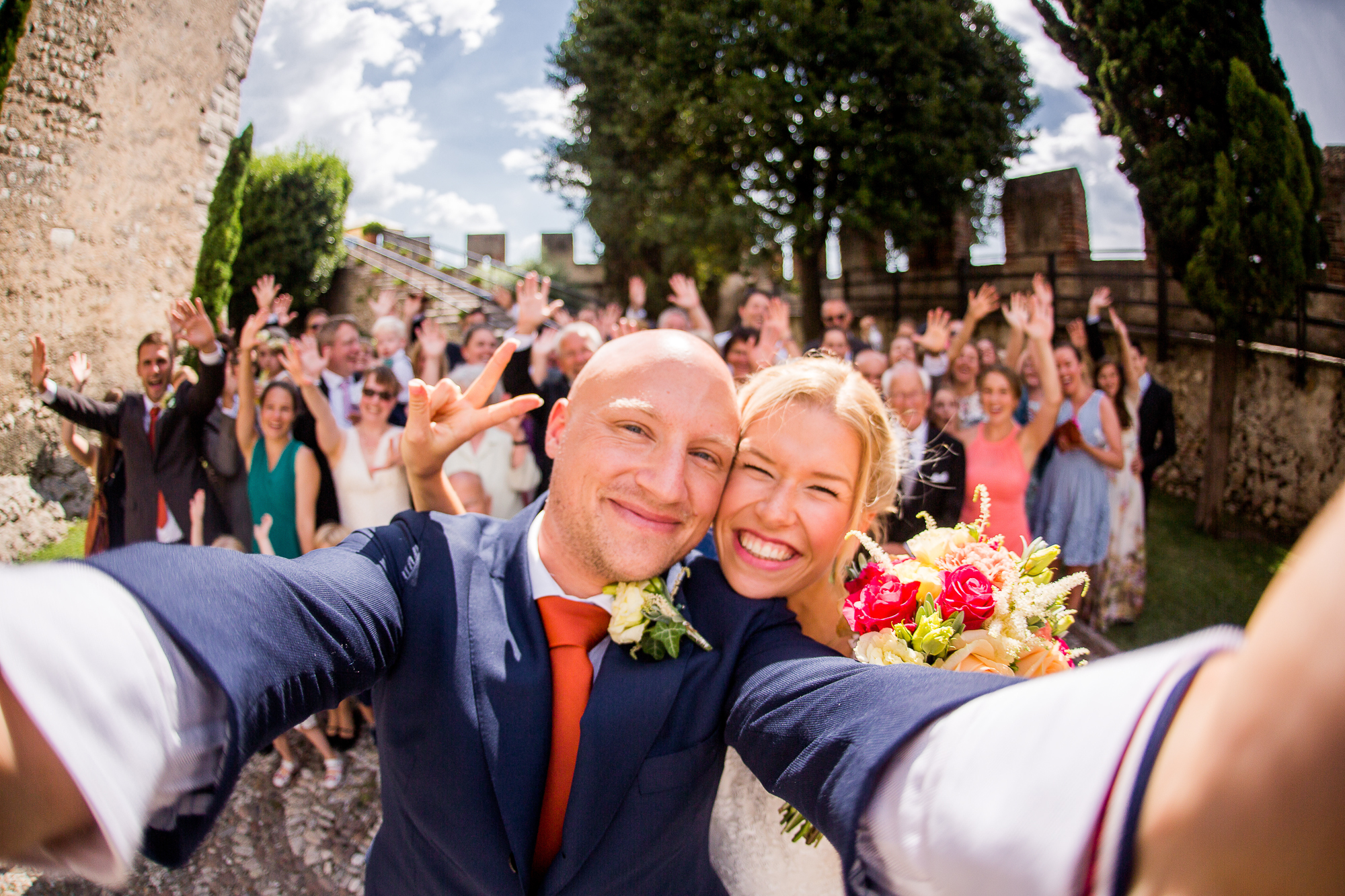 Hochzeitsselfie, Gardasee Castello Scaligero Malcesine, Selfi, Hochzeitsgesellschaft, Hochzeitspaar, happy, Fotografie, 